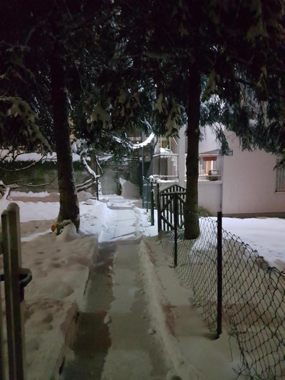 Cosy And Chic... Parking Included Apartamento Sarajevo Exterior foto